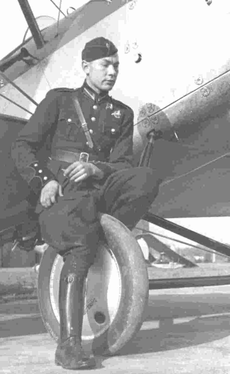 A.Vidins in front of an SV-5